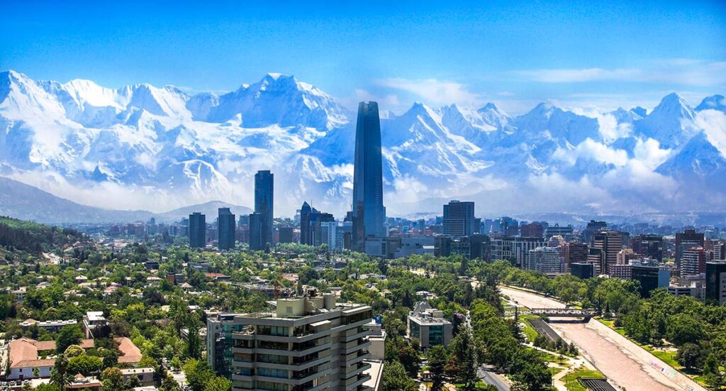 Santiago: Descubre la Ciudad Entre las Montañas